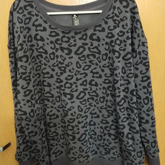 🌚90°Degree By Reflex🌚 Long Sleeve Sweatshirt - Picture 5 of 7